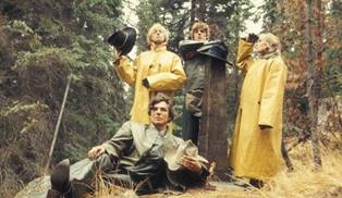 Barry, Bernice, Barry Jr and Bernadette at the Canadian border end of the PCT.jpg